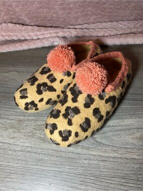 EUC LIKE NEW Olive & Cocoa Wool Felted Leopard Print Pom Pom Slippers